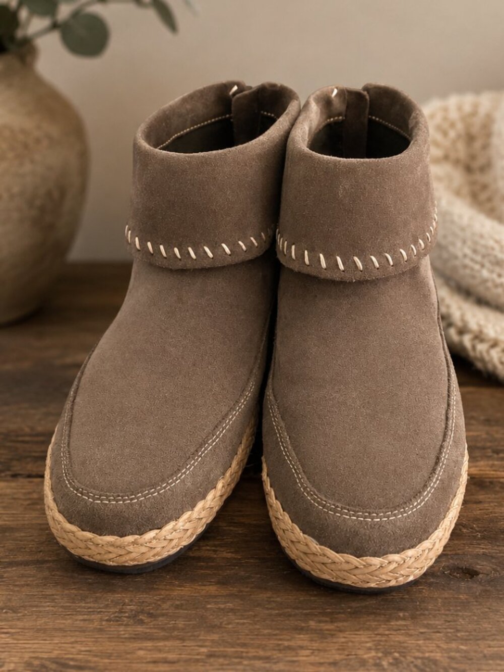 New Ugg Australia Varney Women’s Size 9M Tan Suede Ankle Boots Moccasins